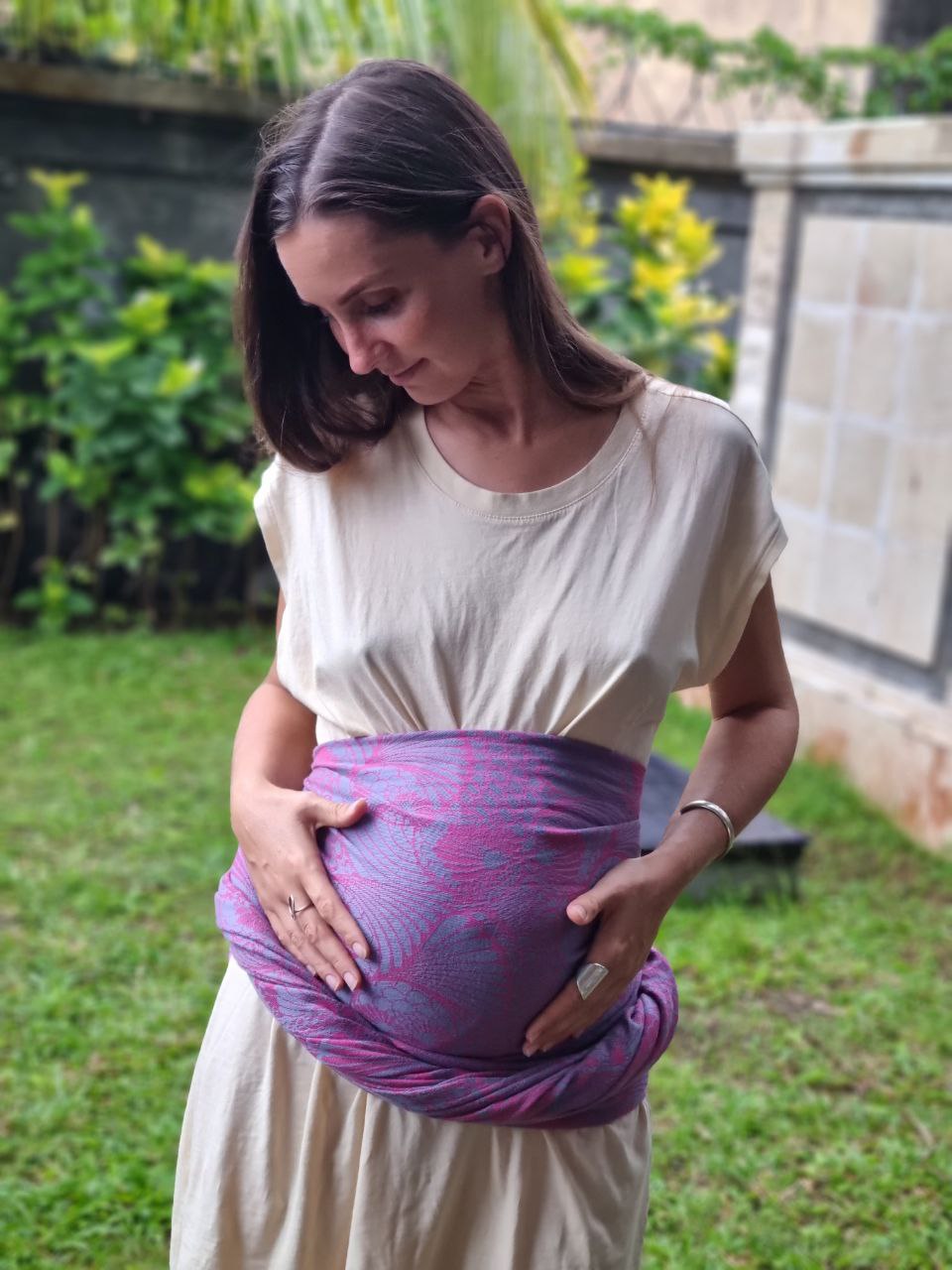 Where to buy a sling scarf or an ergo backpack in Bali? Features of  babywearing in the heat 