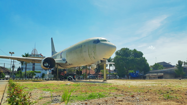 Abandoned Plane on Ngurah Rai