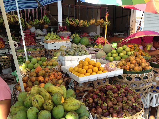 Food markets and stores in Kerobokan. Where to buy fruits in Kerobokan?