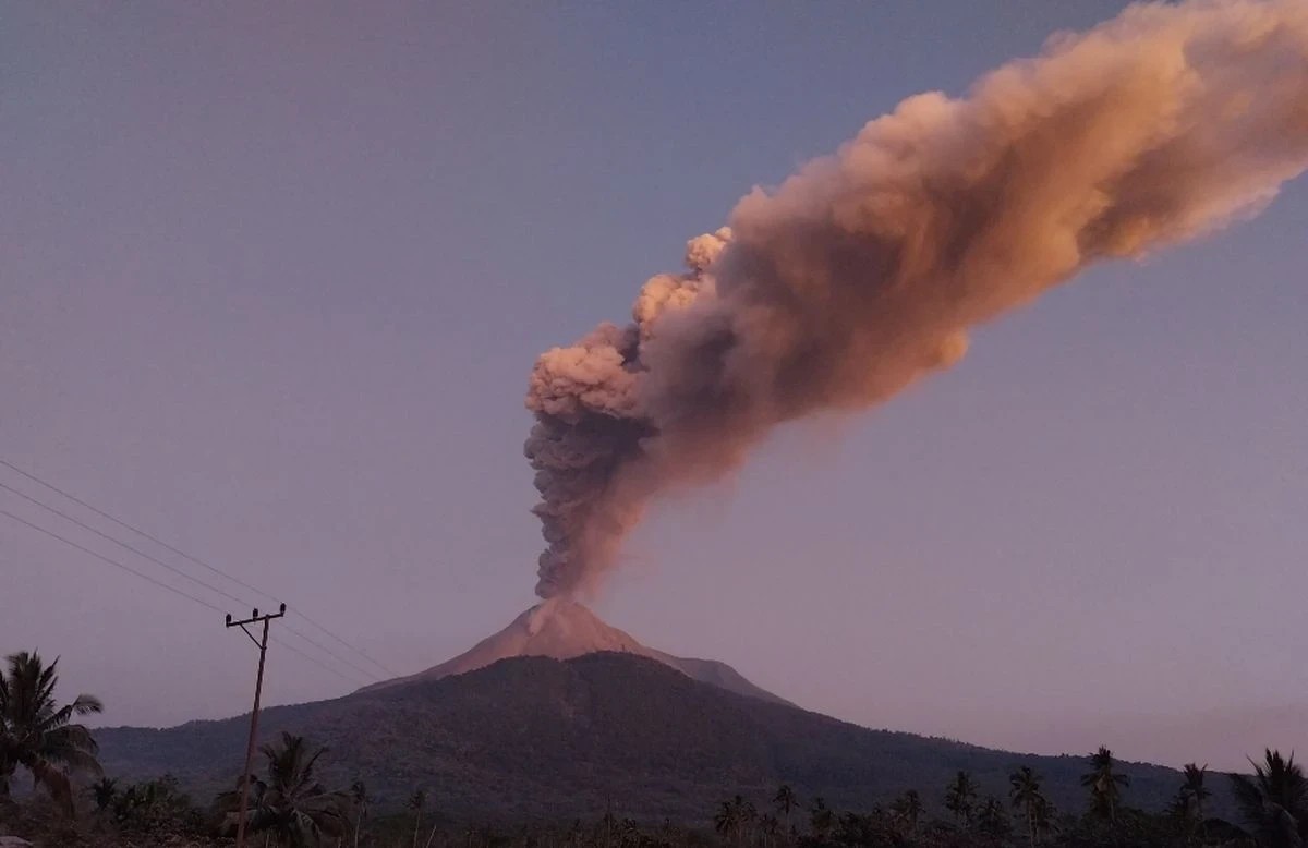 Flights to Flores Island Partially Suspended due to Volcanic Activity