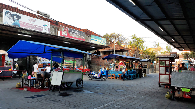 Food markets and shops in Sanur. Where to buy fruits in Sanur?
