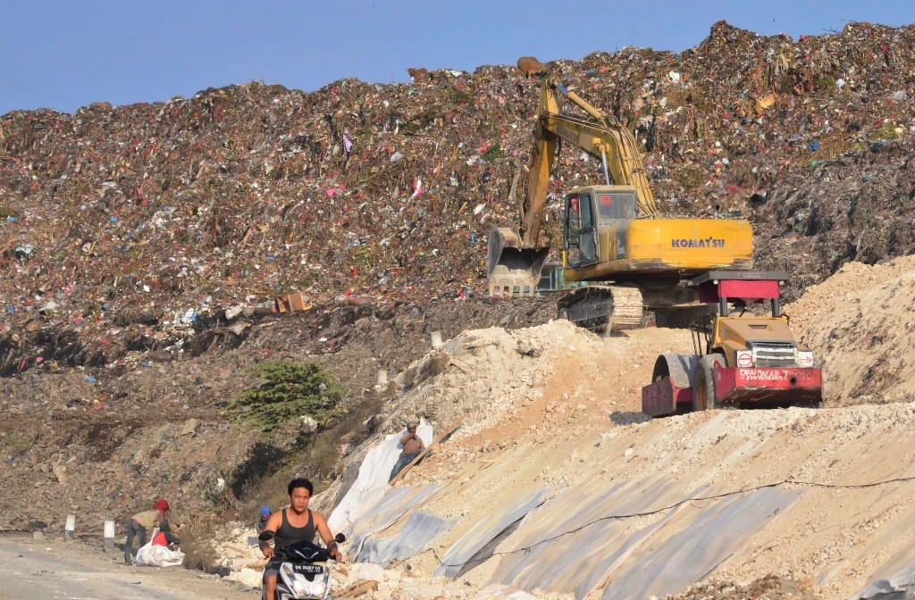 Bali Bans Hotels and Restaurants from Dumping Waste in Landfills!