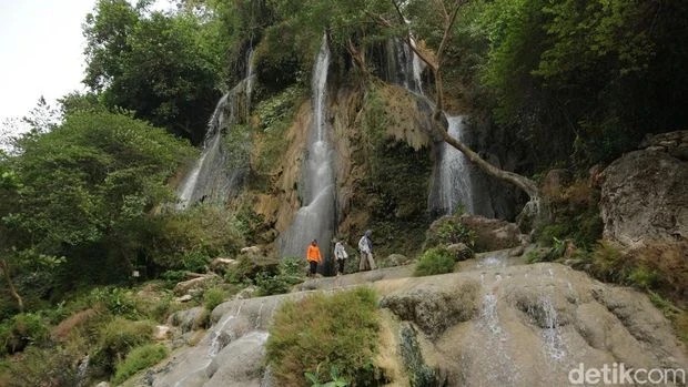 The 10 Most Breathtaking Waterfalls to Visit in Indonesia