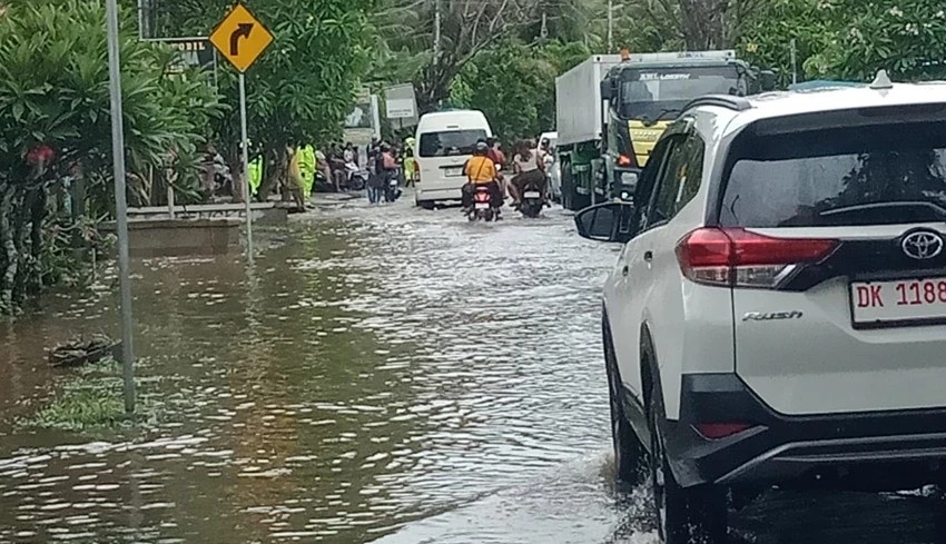 Heavy Rains Hit Bali: Floods, Landslides, and Fallen Trees